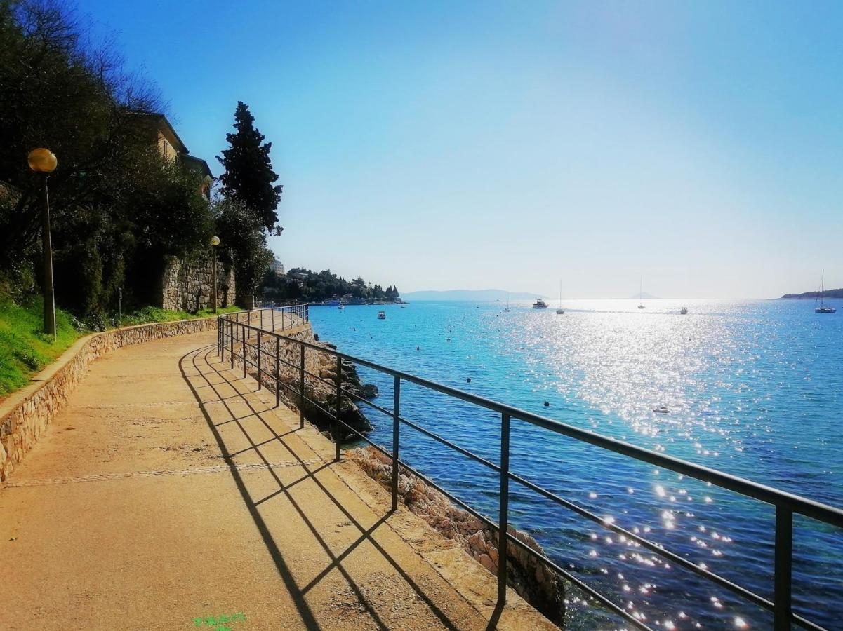 Apartment Layla - Intermezzo With Sea View In Center Of Rabac Exterior foto